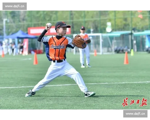 精彩激烈软式棒垒球比赛全程视频展现团队协作与个人技艺的完美融合